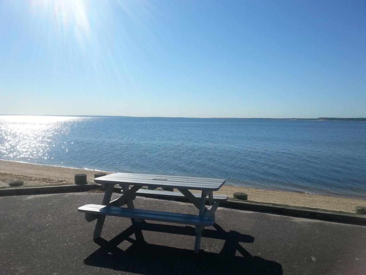 Bay Breeze Inn South Jamesport Exteriör bild